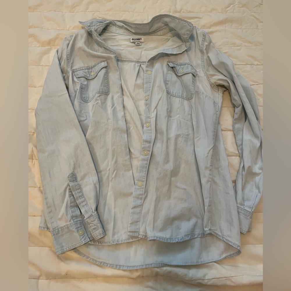 Gently worn old navy shirt!